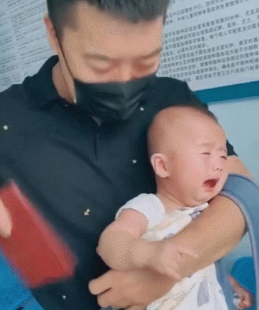孩子爱吃手等于打疫苗吗