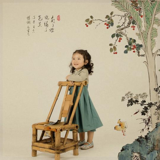 儿童摄影室内工笔画汉服写真照片