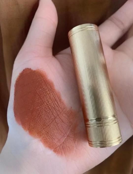 新年不知道选啥口红更出彩？这几支大牌冷门却很好看，个个都美