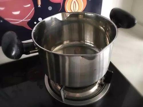 白醋燃气灶清洗方法