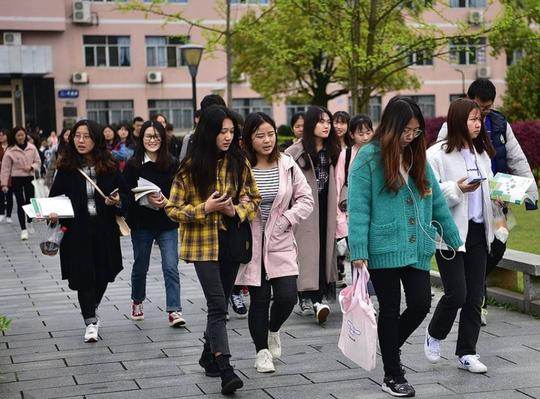 大学里的这“3桩生意”，让很多学生轻松月入过万，学校还不管