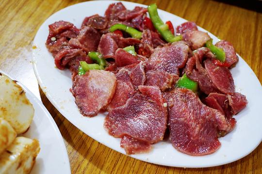 这家开了10年的店，万物皆可烤，酸菜五花肉才是东北烤肉的灵魂