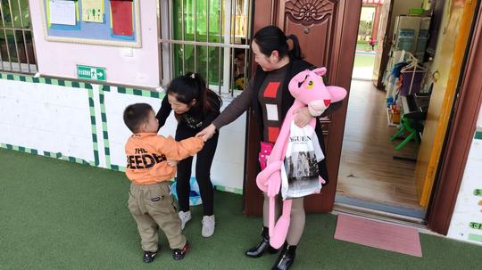 商南县东岗幼儿园开展“防拐骗模拟演练”活动