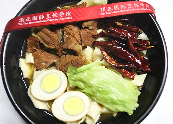 安徽板面是什么美食（为什么安徽正宗牛肉板面在石家庄如此的火）