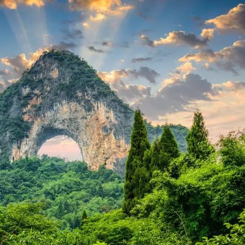 桂林景点石山倒塌事故相关长尾关键词有哪些