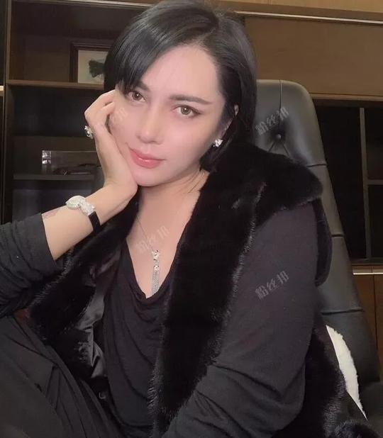 快手时诗时大漂亮，粉丝称为“妖孽美男”，曾拜入辛巴门下？