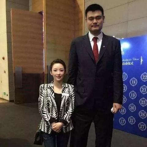 足球比赛观众合影的长尾关键词有哪些