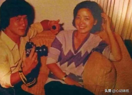 成龙追求8年失败告终，男友离世至今不嫁，65岁的她美得不像话