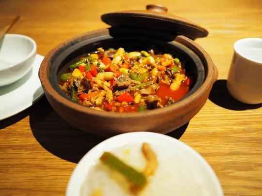 我，专挑热门馆子冷门菜