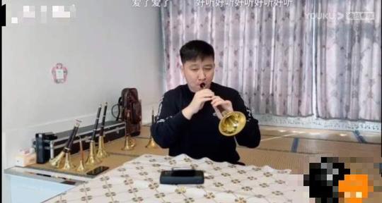 赵本山的痴情徒弟，独自带女儿等入狱妻子胖丫，豪宅曝光满桌唢呐