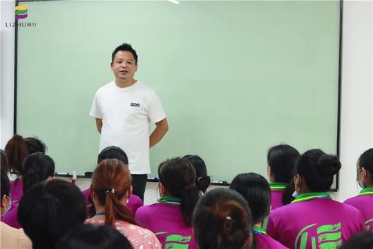 伯爵护肤造型携手丽竹学校开展就业宣讲会