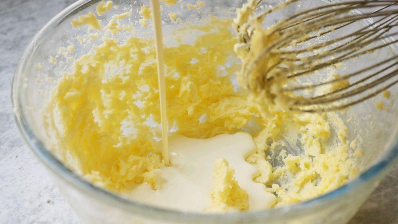奶油曲奇怎么制作(曲奇裱花嘴和奶油裱花嘴的区别)