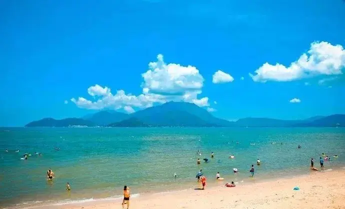 深圳较场尾海滩：沙滩与海景的完美结合