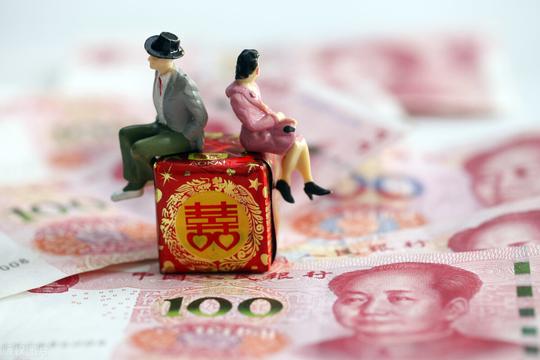 20万彩礼给弟弟做生意，弟弟永远排第一，“扶弟魔”女友能娶吗