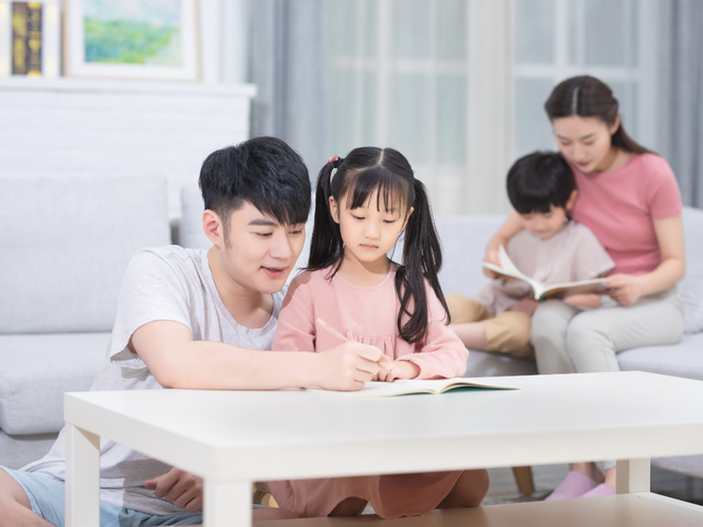 孩子模仿大人的行为要纠正吗