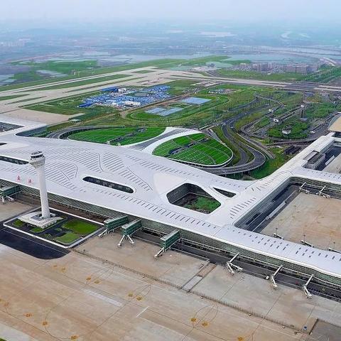 武汉天河机场周围为什么很多水？