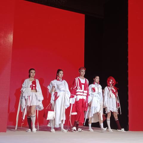 桂林市哪里有服装出租