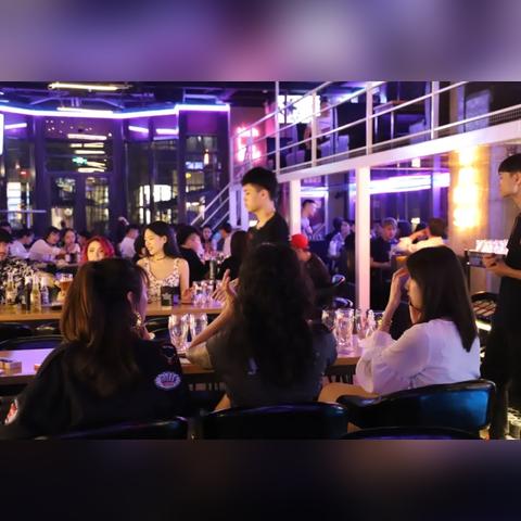 西安人消费水平怎么样啊，想开个小酒吧，能赚钱吗？