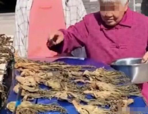 200万跑车竟然晒咸菜？车主十分恼怒，却只能忍气吞声！