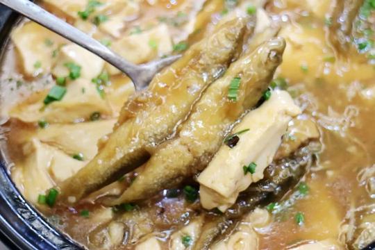 隐藏在厦门创业园区的好吃客家菜，溪鱼豆腐、白鸭汤，一口就入魂