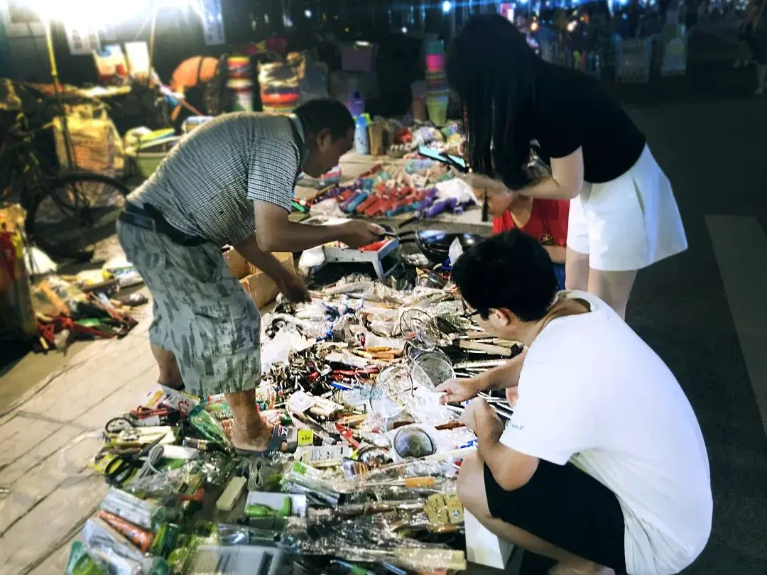 在夜市找什么副业好呢 副业手工夜市攻略美食