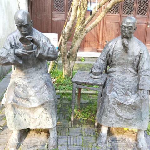 请问龙井村和梅家坞哪个比较？