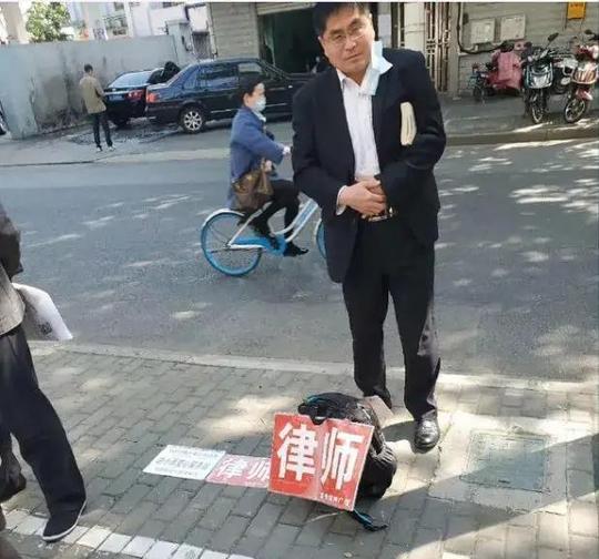 别瞧不起“摆地摊”，大伙一起来创业