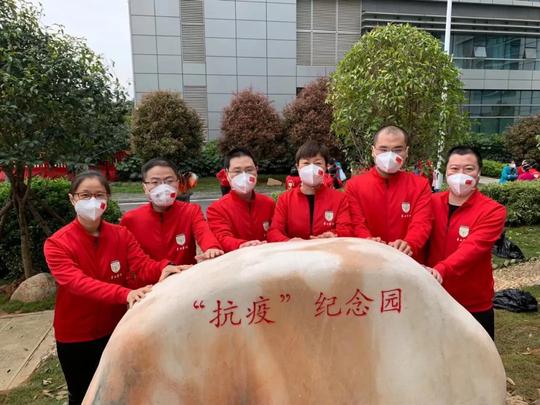 去时寒风凌冽，归时春风拂面！上海援鄂700多人“大部队”今载誉归来