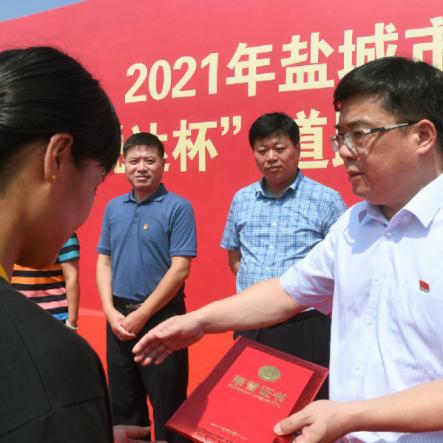 桌面足球弯了怎么修