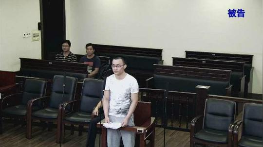 上海青浦摧毁“套路贷”恶势力团伙：催款竟用剪刀插大腿