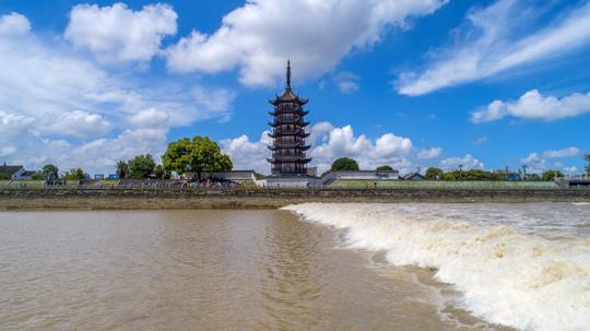 又是一年观潮季，海宁盐官赏天下奇观一线潮，错过这次再等一年
