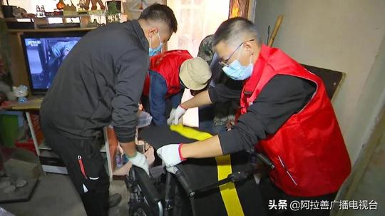 “我是共产党员我帮你”学雷锋阳光助残志愿服务行动启动