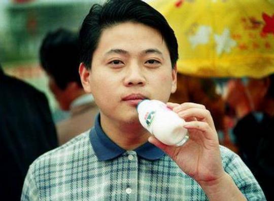 中国首位包机创业人王均瑶：38岁早逝，曾买下烂尾楼净赚一亿