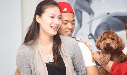 林丹妻子近照曝光！38岁仍美若少女，被传身价过亿，在家相夫教子
