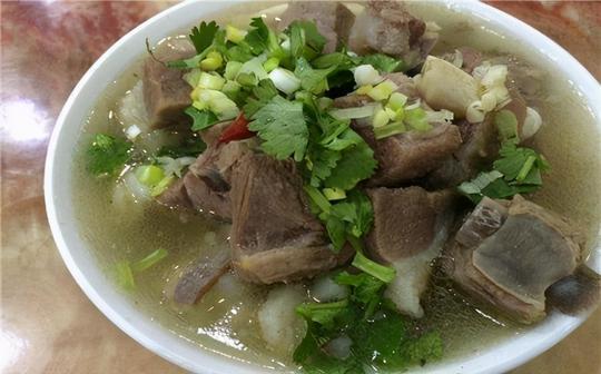 炖羊肉腥味太重？老妈：加上这4样东西试试，香嫩不腻无膻腥味