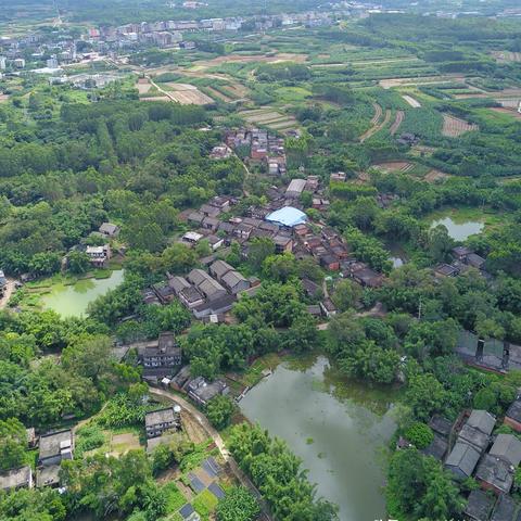 南宁西乡塘离市中心多远距离？