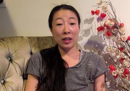韩裔女舞蹈老师美国上课时遭种族攻击，被辱骂：是你在传播病毒