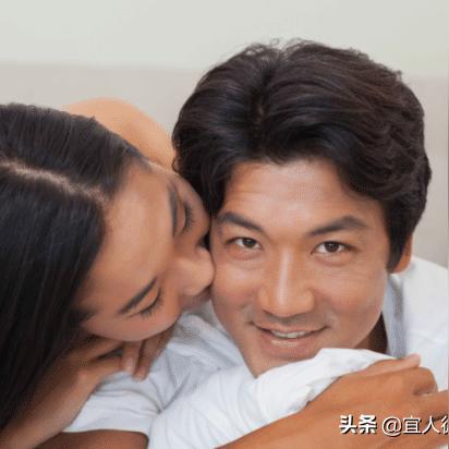 怎么在八字里看夫妻关系(八字怎么看夫妻合不合)