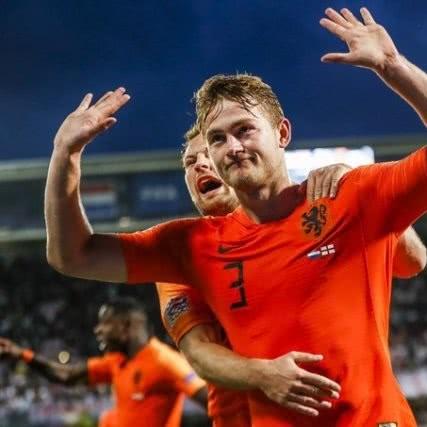 自动回旋足球怎么用教程