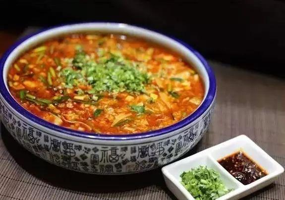宁夏传统美食有什么（银川当地人一般会用哪些菜肴招待客人）
