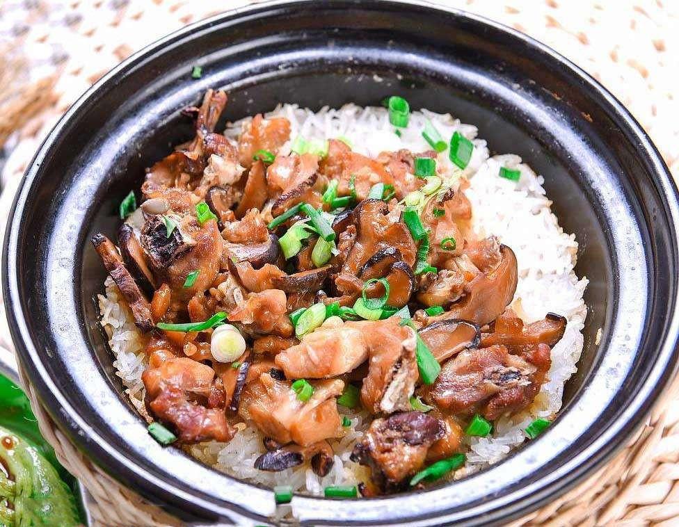 砂锅能制作什么美食（开砂锅小吃店一般卖多少种类）