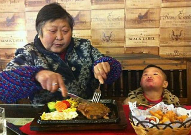 给姑娘带孩子费力不讨好怎么办