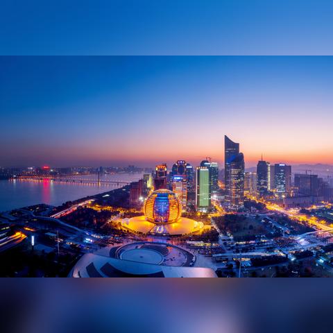 西安市与长沙市哪个大