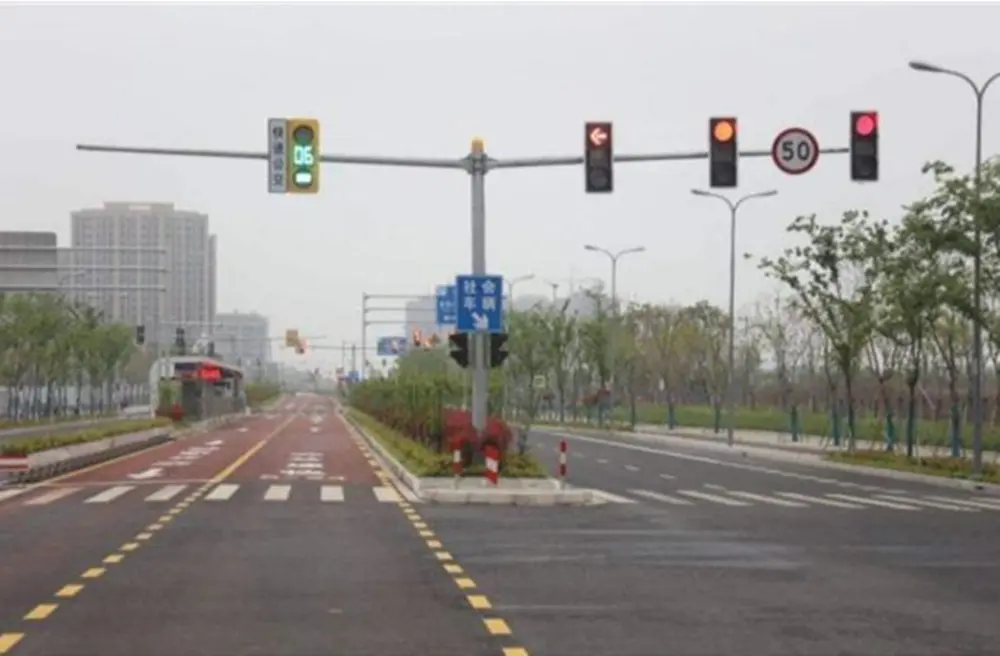 右转弯闯红灯会被拍吗？