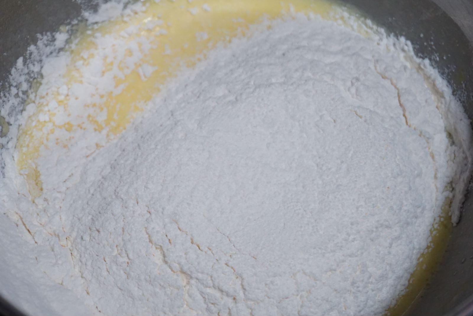 酸奶油怎么发酵黄油(酸奶蛋糕水浴做法)