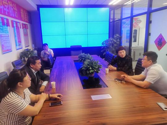 新城区人社局一行调研大学生创业园企业
