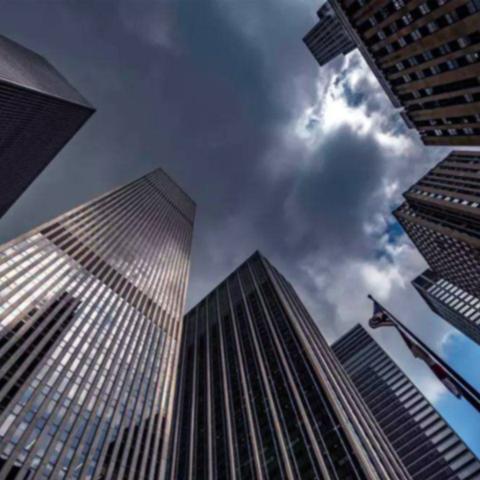 合肥的某一小区房价降价6000元/平方，房产局局长去调研，结果房价又回涨，你怎么看？