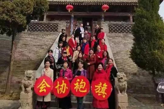 韩原姐妹庆三八唱响美丽巾帼颂（图）