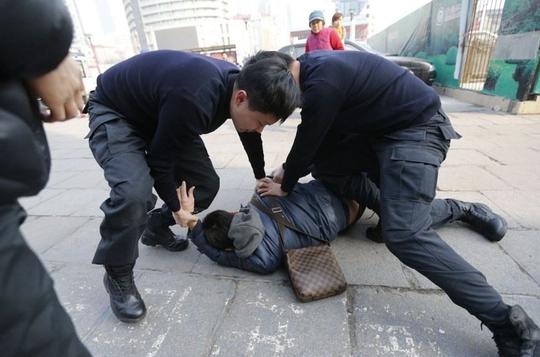 火车站经典骗术重出江湖，执勤多年老便衣说出破解关键，行家啊