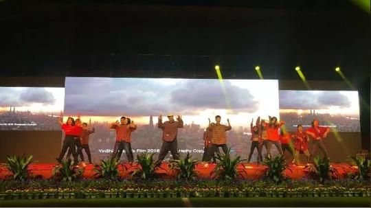 有才！校园艺术节上，成都这群学生用现代舞跳了一曲《好汉歌》